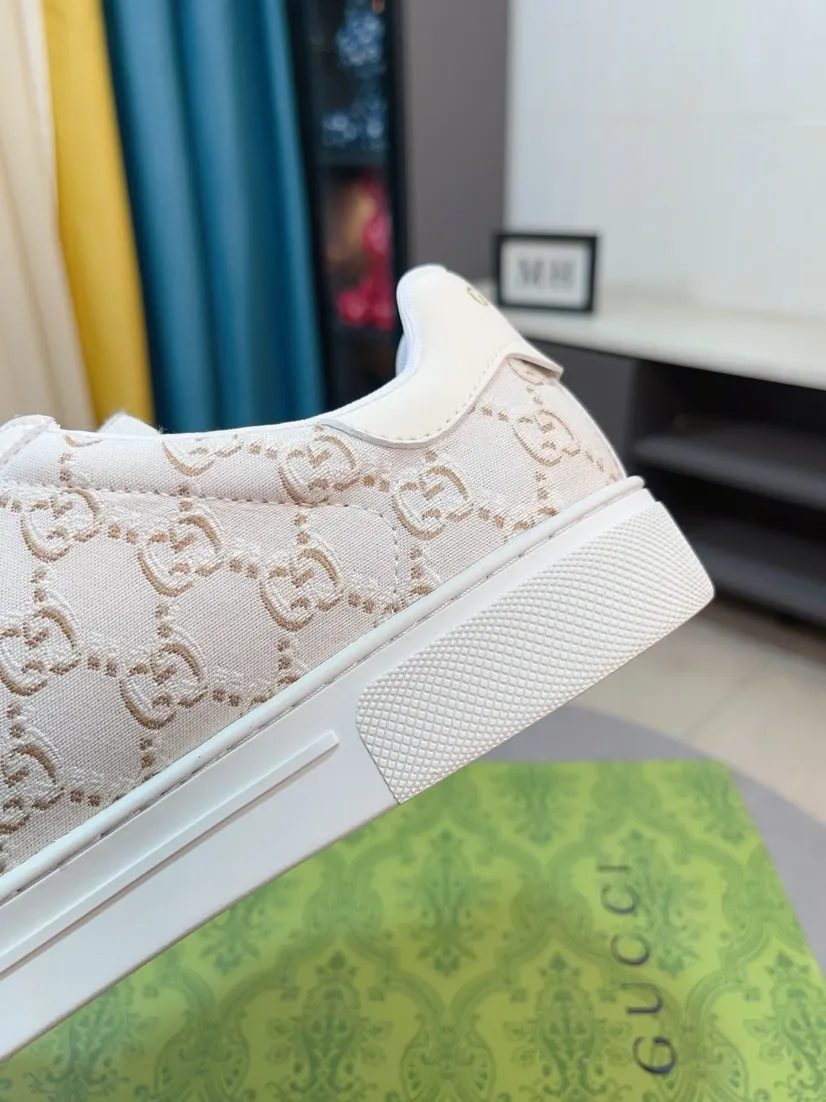 Men's men's shoes 💰400🌹🌹Gucci [Gucci] new model is on the market, the picture above is a must-sell. Top luxury brand, the latest fashionable casual men's shoes, trendy and versatile style, relaxed and sporty style, upper imported from Italy crocodile pattern cowhide ➕ genuine leather lining and ultra-fine workmanship. Original personalized and fashionable semi-air cushion raised outsole, light and comfortable on the foot, size 38-44